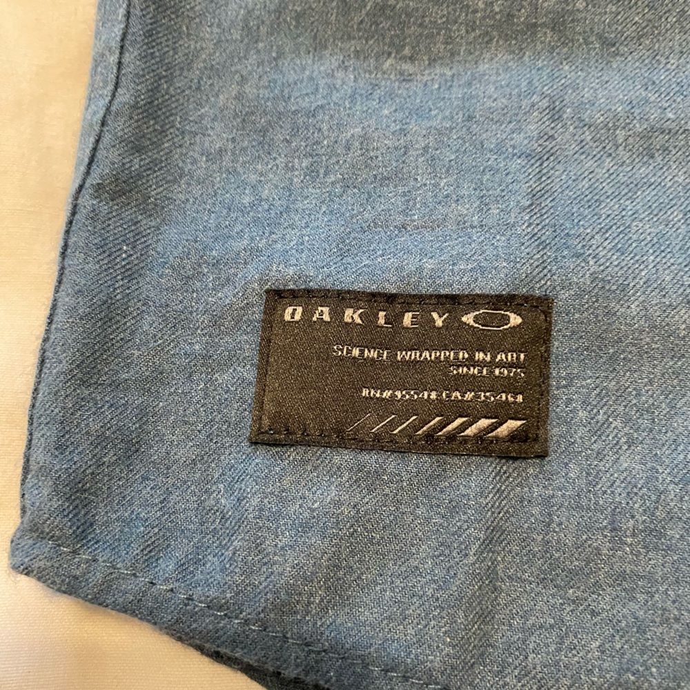 Men’s blue Oakley 100% cotton long sleeve button up shirt size S - Picture 9 of 9